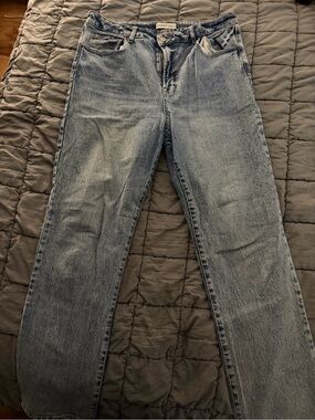 Light Wash Women’s Jeans -